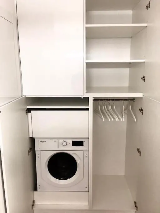 Luxury Princessa Apartment & Garage & Cable Tv Channels Warsaw Poland