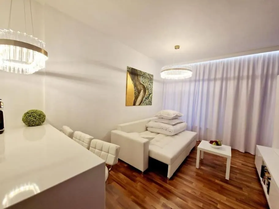 Luxury Princessa Apartment & Garage & Cable Tv Channels Warsaw 0*,  Poland