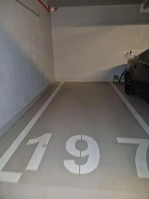 Luxury Princessa Apartment & Garage & Cable Tv Channels Warsaw