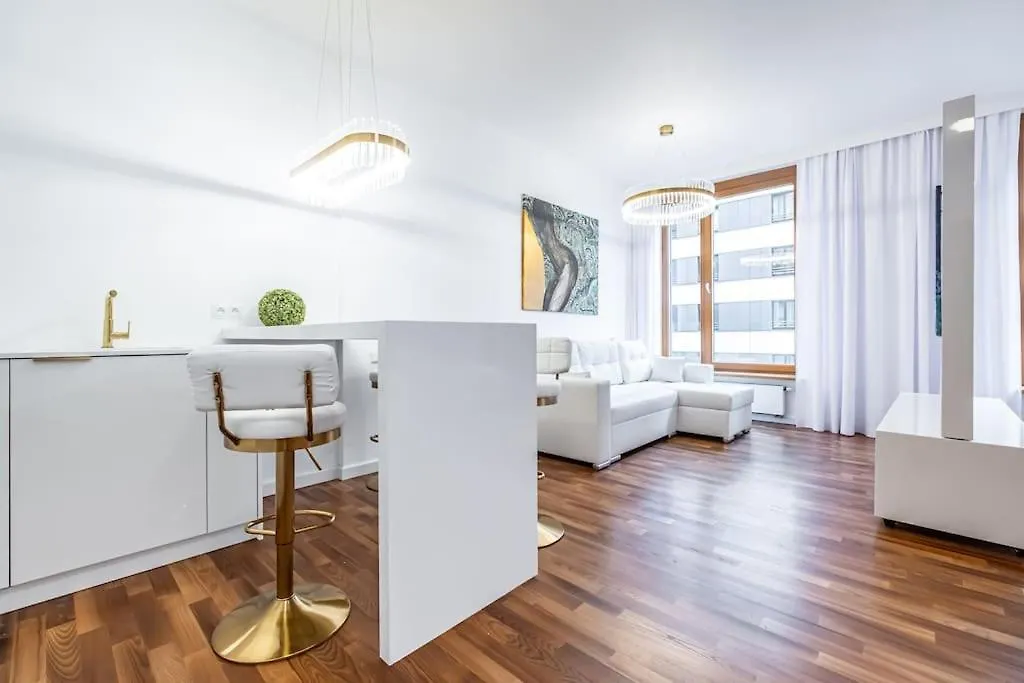 Luxury Princessa Apartment & Garage & Cable Tv Channels Warsaw