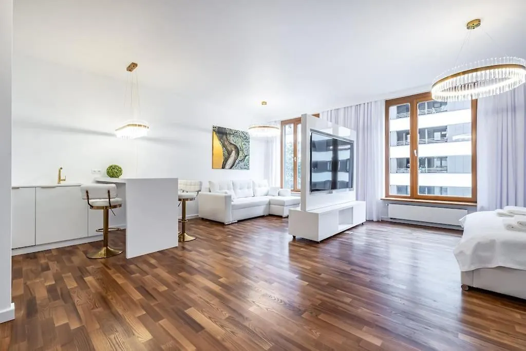 Luxury Princessa Apartment & Garage & Cable Tv Channels Warsaw