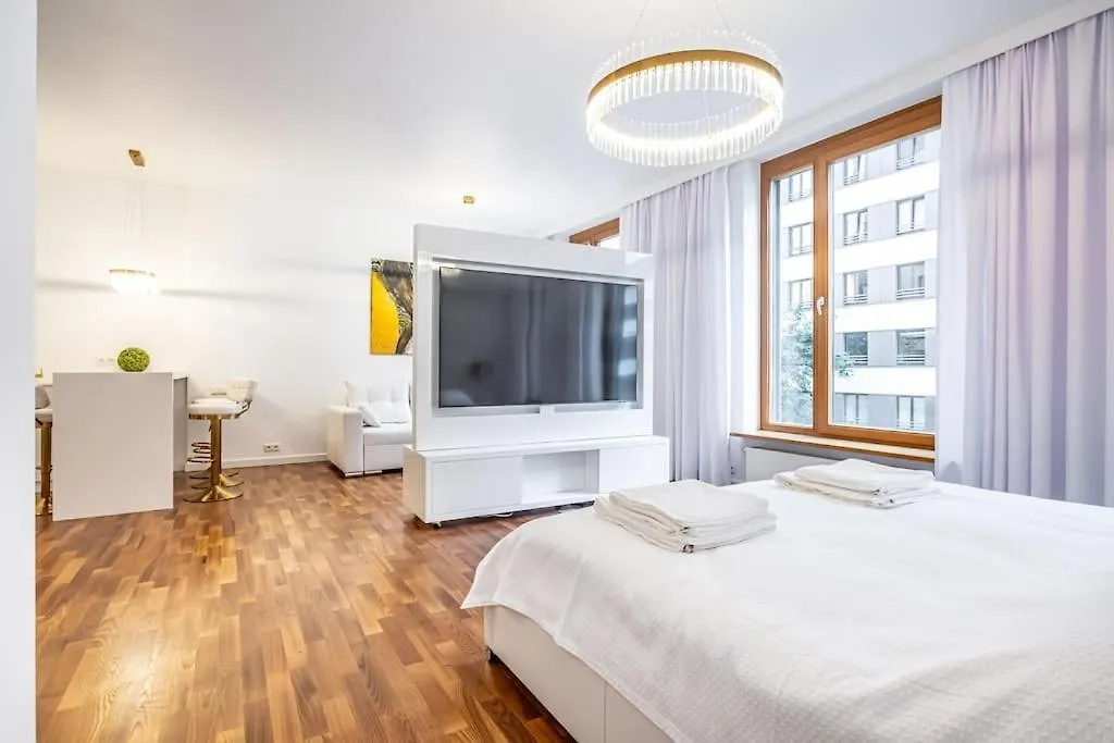 Luxury Princessa Apartment & Garage & Cable Tv Channels Warsaw