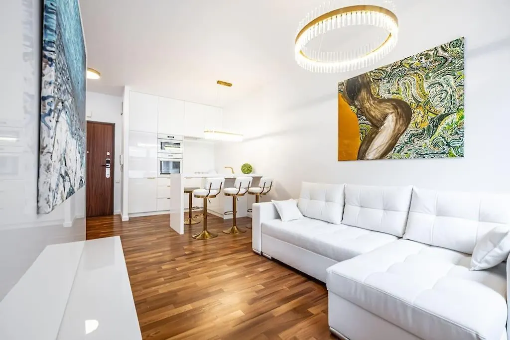 Luxury Princessa Apartment & Garage & Cable Tv Channels Warsaw Poland