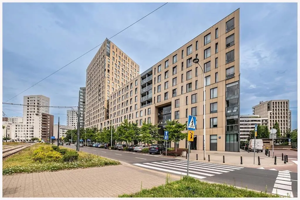 Luxury Princessa Apartment & Garage & Cable Tv Channels Warsaw Poland