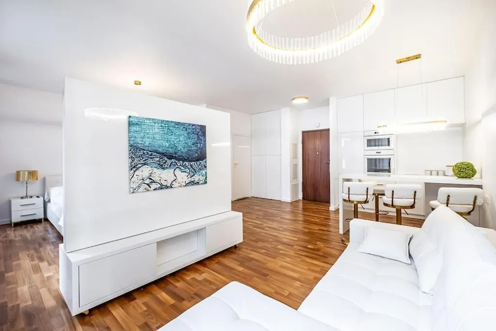 Luxury Princessa Apartment & Garage & Cable Tv Channels Warsaw