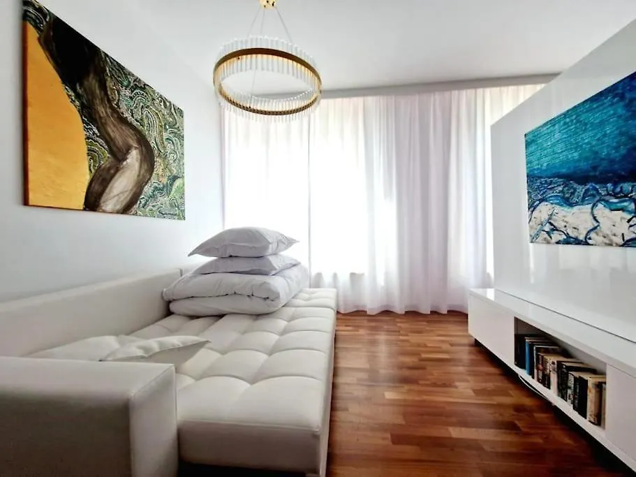 Luxury Princessa Apartment & Garage & Cable Tv Channels Warsaw 0*,  Poland