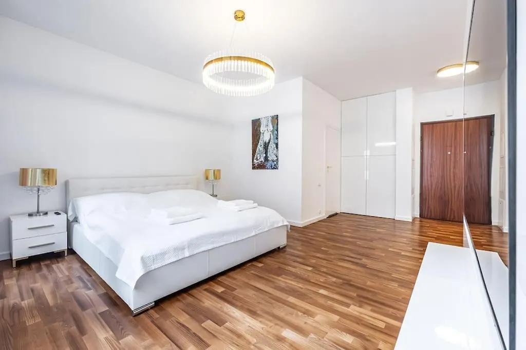 Luxury Princessa Apartment & Garage & Cable Tv Channels Warsaw