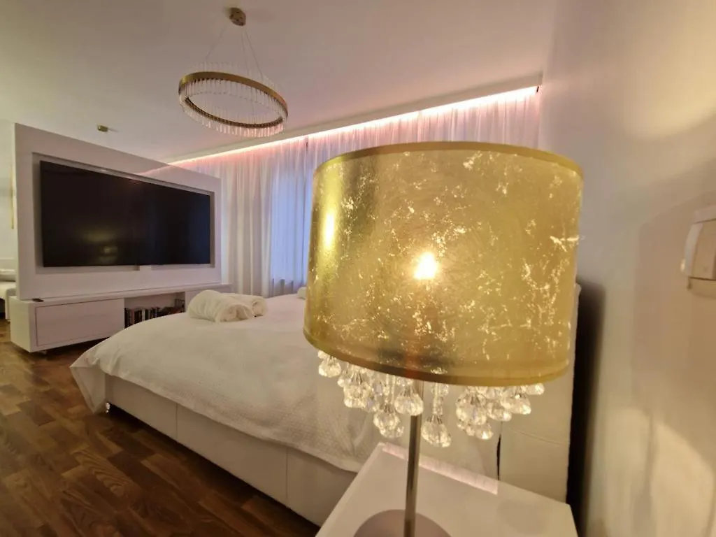 Luxury Princessa Apartment & Garage & Cable Tv Channels Warsaw
