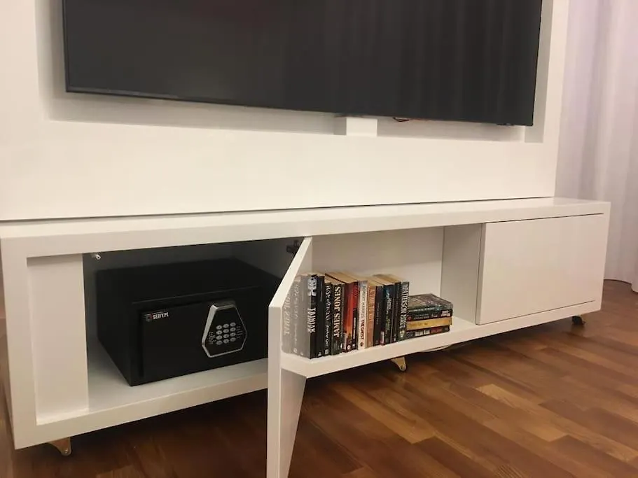 Luxury Princessa Apartment & Garage & Cable Tv Channels Warsaw