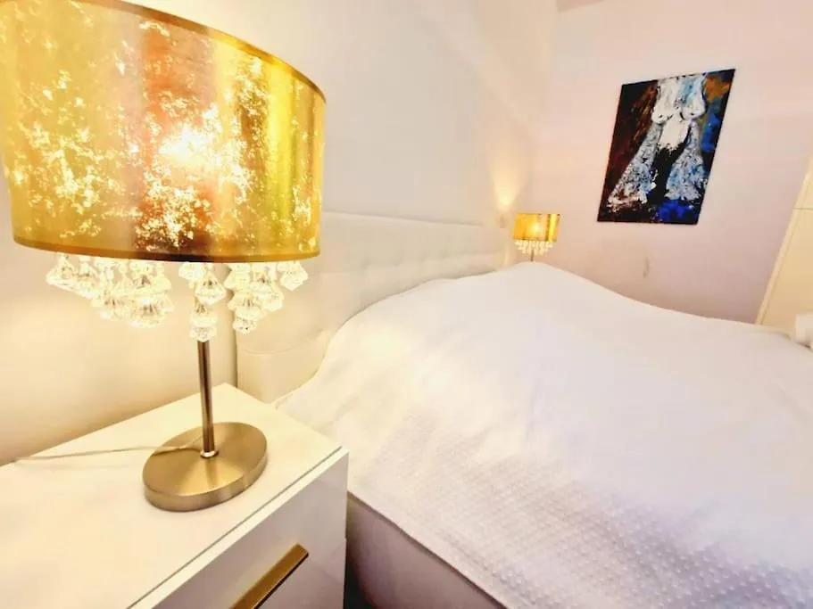 Luxury Princessa Apartment & Garage & Cable Tv Channels Warsaw